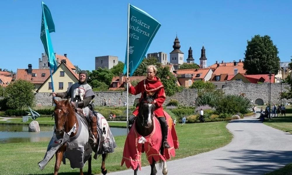 Σουηδία-Κορονοϊός: "Ιππότες" ρίχτηκαν στη "μάχη" για την τήρηση των μέτρων